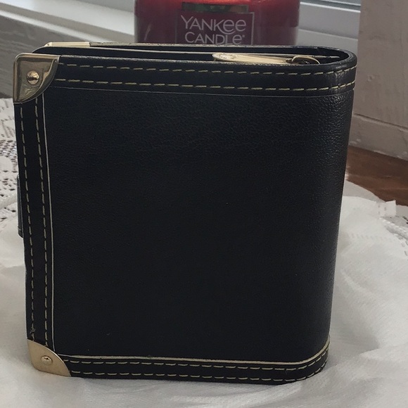 Louis Vuitton black leather bi-fold - Picture 6 of 10